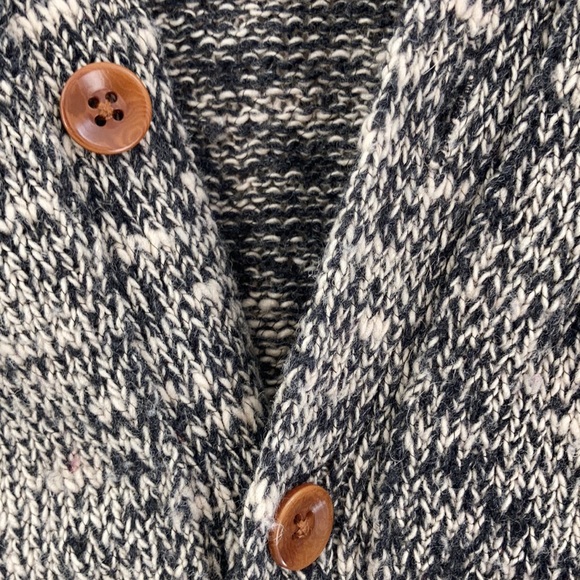 Club Monaco Italian yarn cardigan v-neck black and cream - Picture 3 of 6